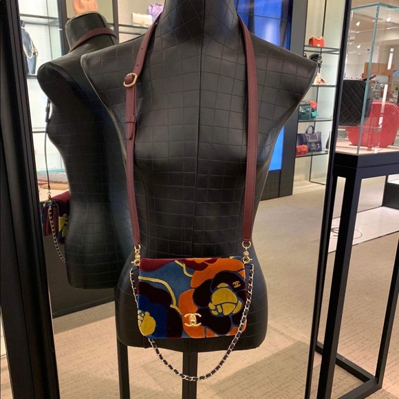 Chanel Velvet Limited Edition Camellia Flap Bag - Picture 2 of 4